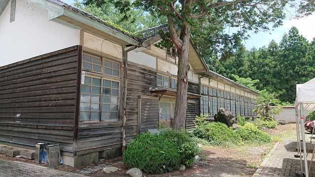 旧譲原小学校の木造校舎