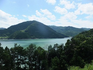 神流湖の湖面